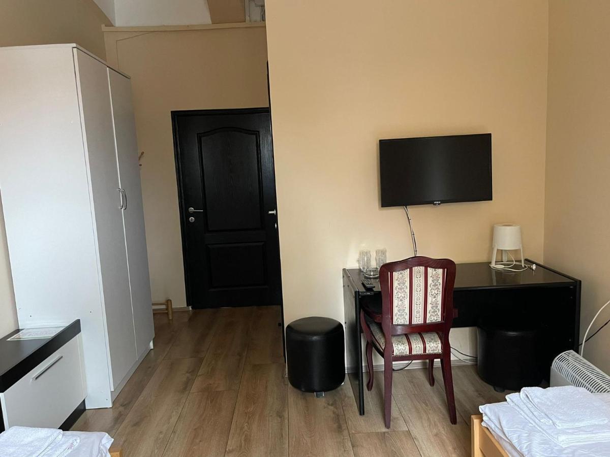 Dnd-X Hotel Pancevo Luaran gambar
