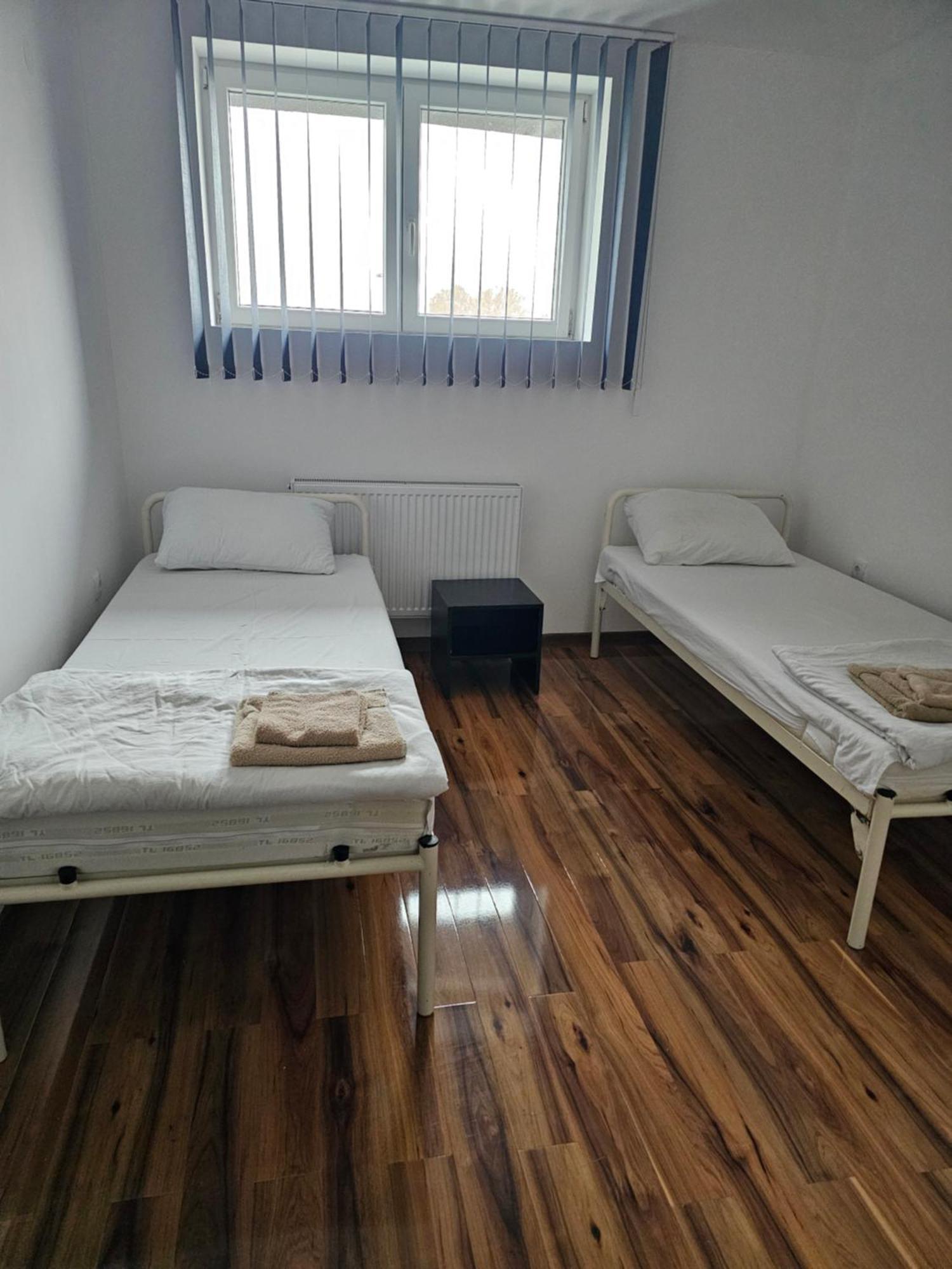 Dnd-X Hotel Pancevo Luaran gambar