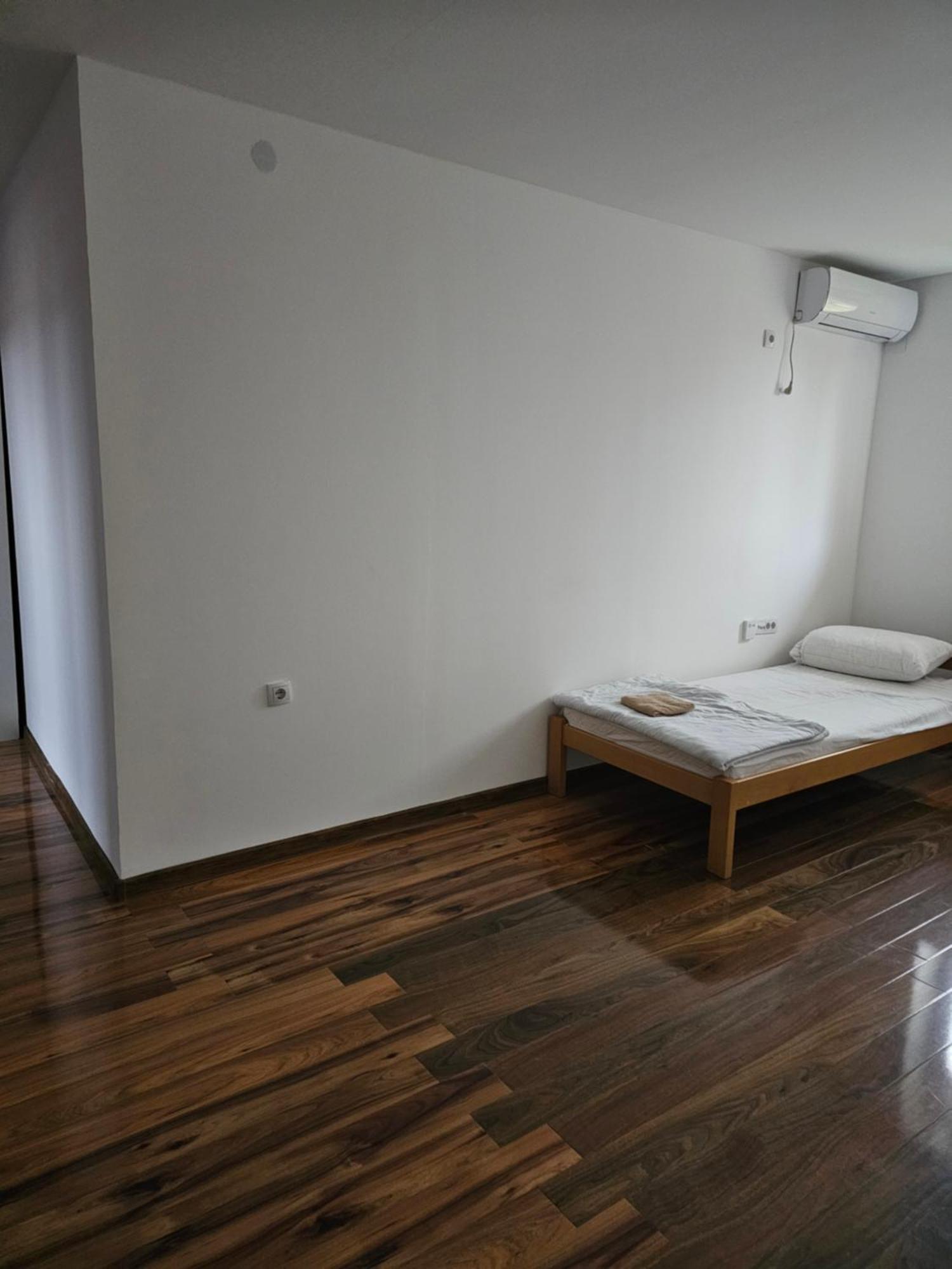 Dnd-X Hotel Pancevo Luaran gambar