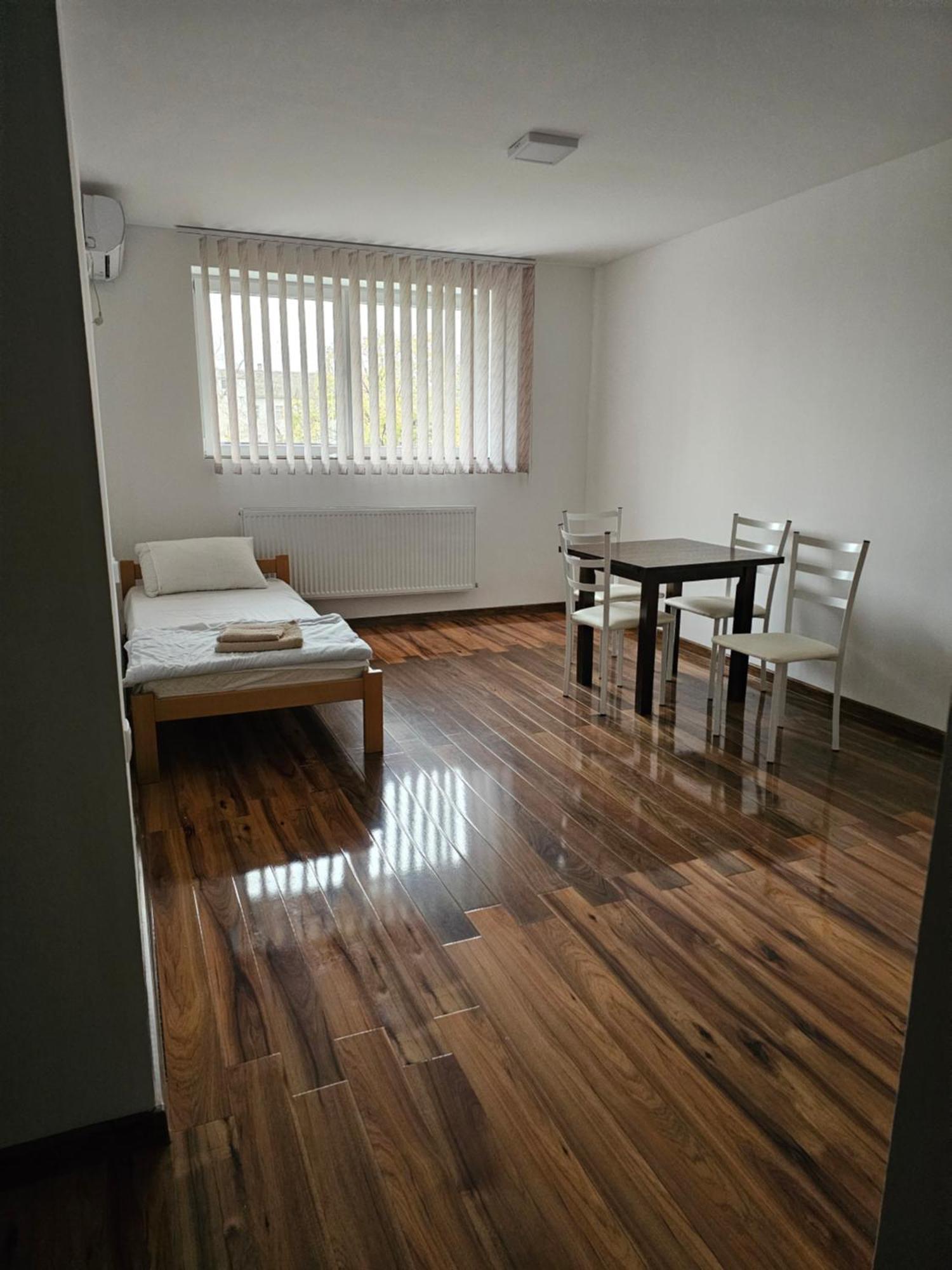 Dnd-X Hotel Pancevo Luaran gambar