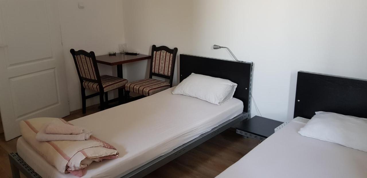 Dnd-X Hotel Pancevo Luaran gambar