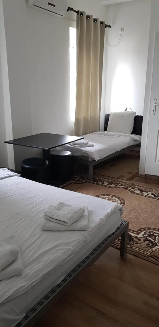 Dnd-X Hotel Pancevo Luaran gambar