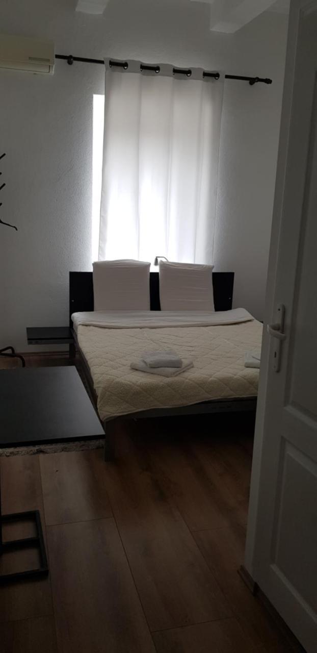 Dnd-X Hotel Pancevo Luaran gambar