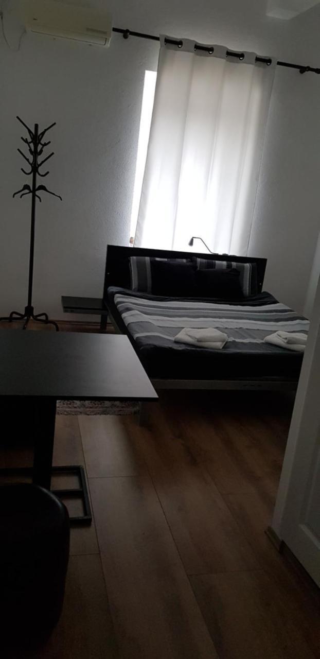 Dnd-X Hotel Pancevo Luaran gambar