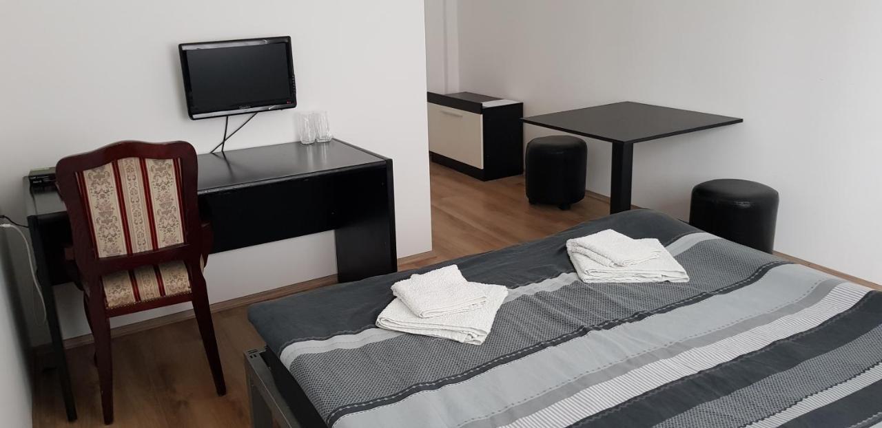 Dnd-X Hotel Pancevo Luaran gambar