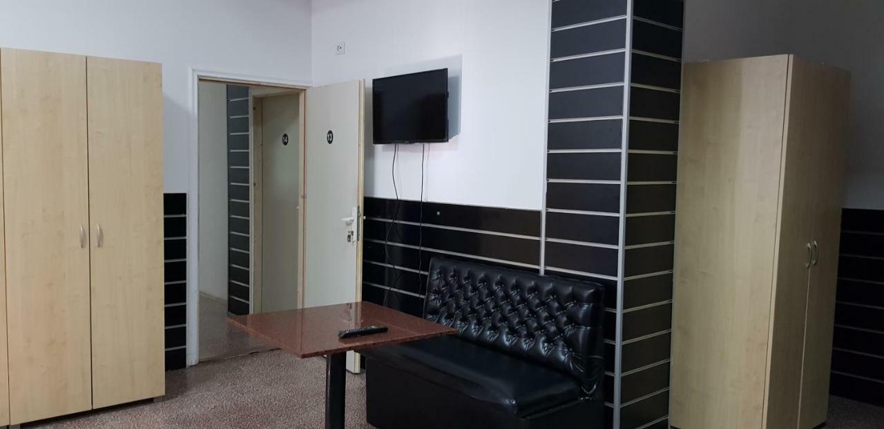 Dnd-X Hotel Pancevo Luaran gambar