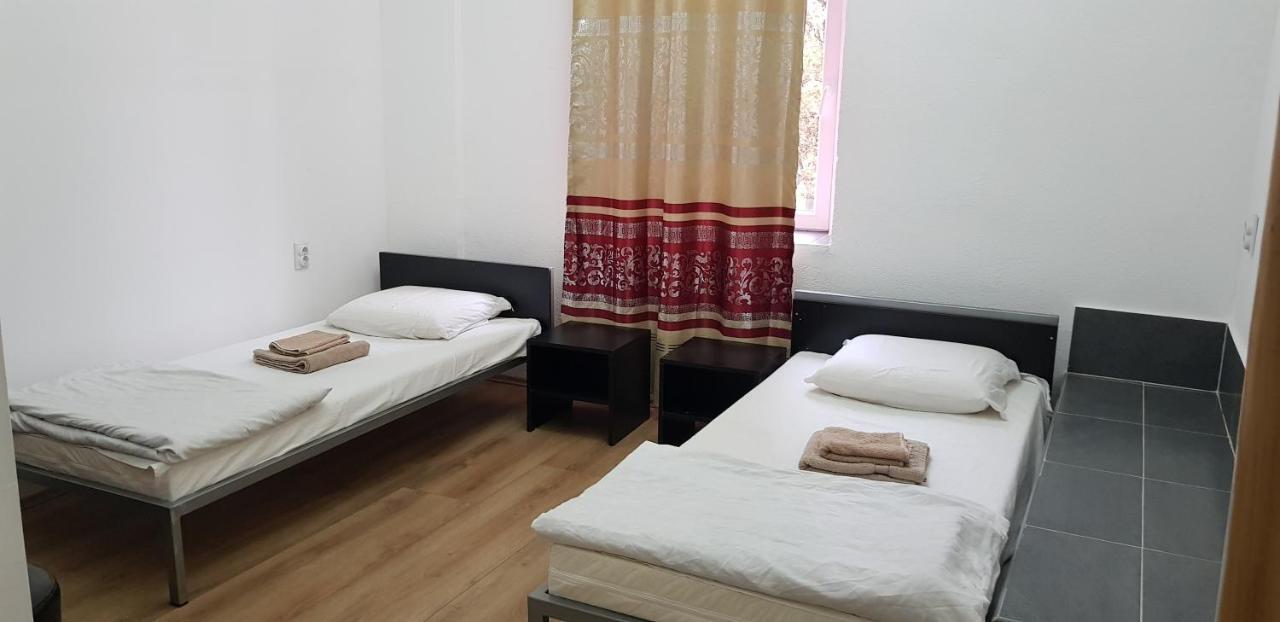 Dnd-X Hotel Pancevo Luaran gambar